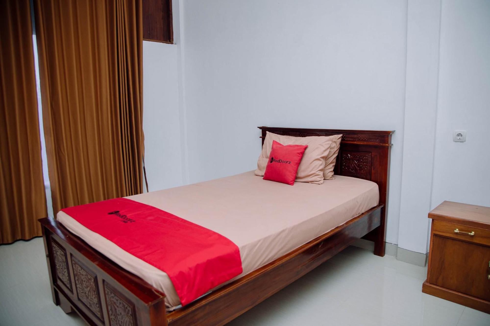 Reddoorz At Villa Bukit Senyum Lombok Kuripan  Экстерьер фото