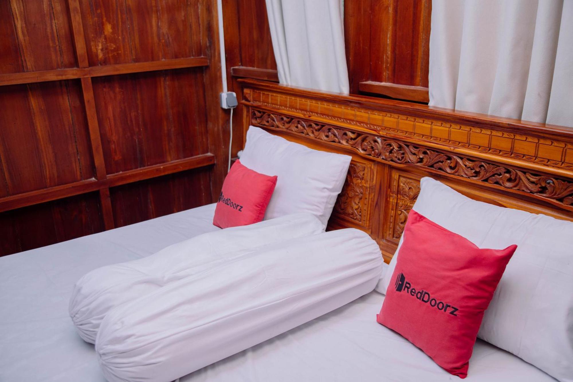 Reddoorz At Villa Bukit Senyum Lombok Kuripan  Экстерьер фото